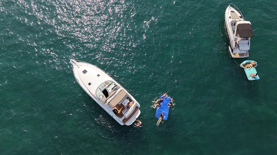 37ft Sea Ray Sundancer, Chicago yacht charter, photo 9